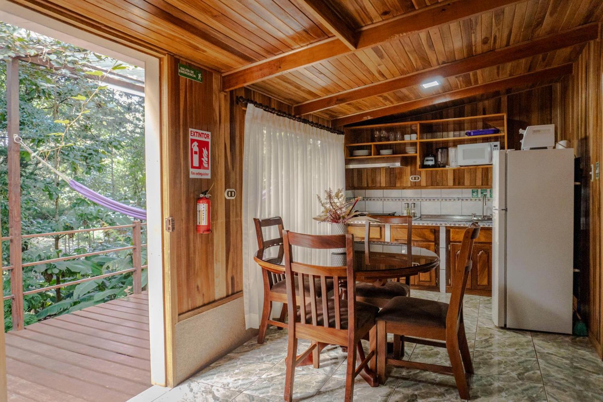 Los Pinos Cabins & Reserve Monteverde Phòng bức ảnh